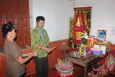 Truy tặng bằng khen cho nam sinh quên mình cứu người