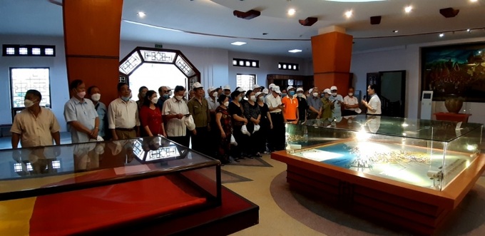 Đoàn NCC tham quan bảo tàng tại Nam Định
