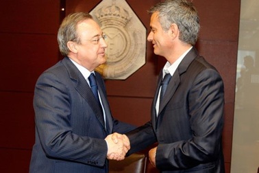 Mourinho bị cựu chủ tịch Real Madrid công kích