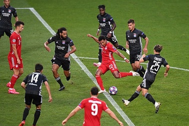 Gnabry được ca ngợi lên mây khi giúp Bayern Munich giành chiến thắng