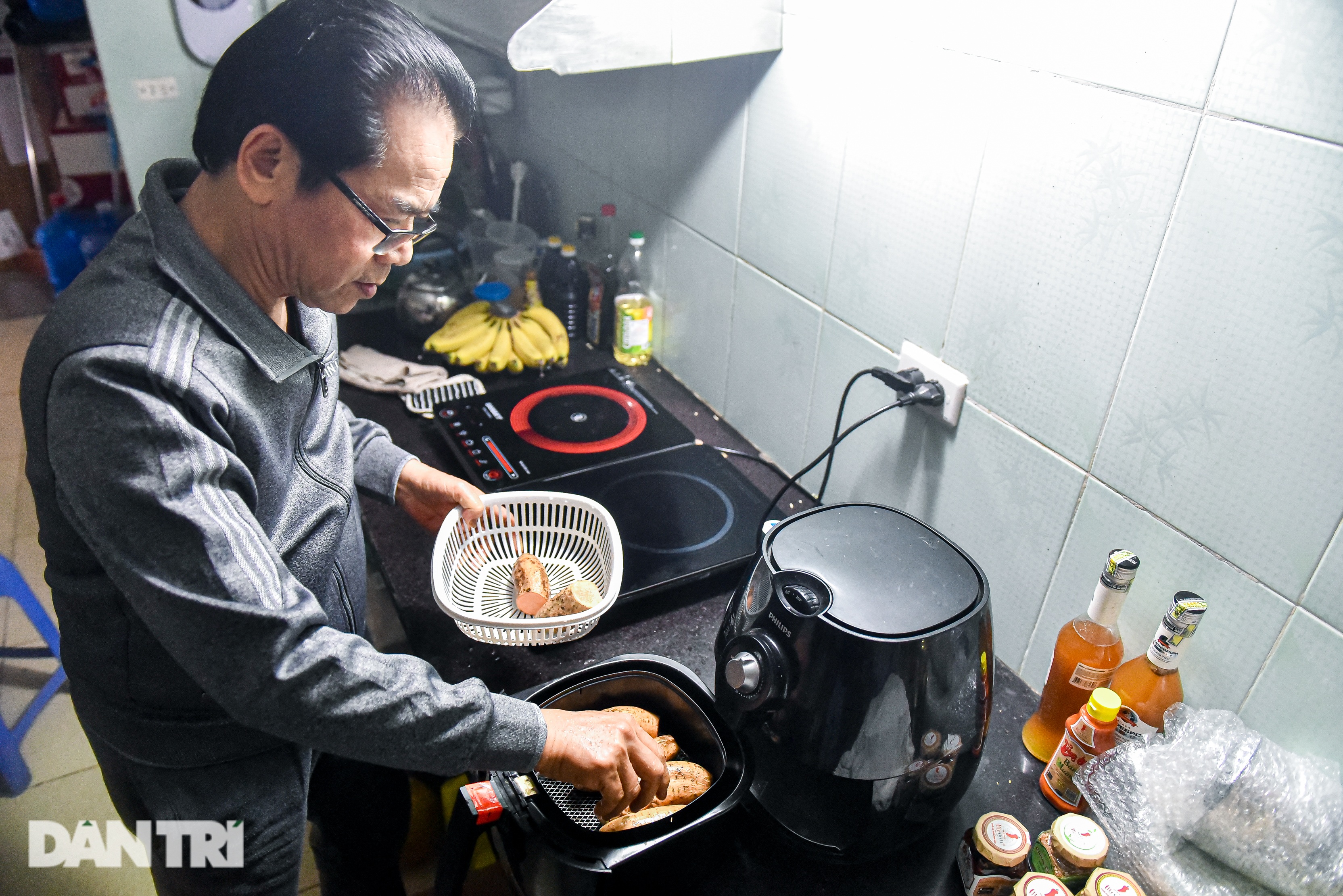 NSND Trần Nhượng: 72 tuổi vẫn miệt mài đi diễn, mỗi ngày uống cả vốc thuốc - 14 NSND Trần Nhượng: 72 tuổi vẫn miệt mài đi diễn, mỗi ngày uống cả vốc thuốc - 14