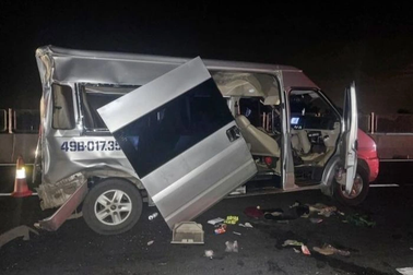 2 xe khách tông nhau trên cao tốc Vĩnh Hảo - Phan Thiết, 6 người nhập viện