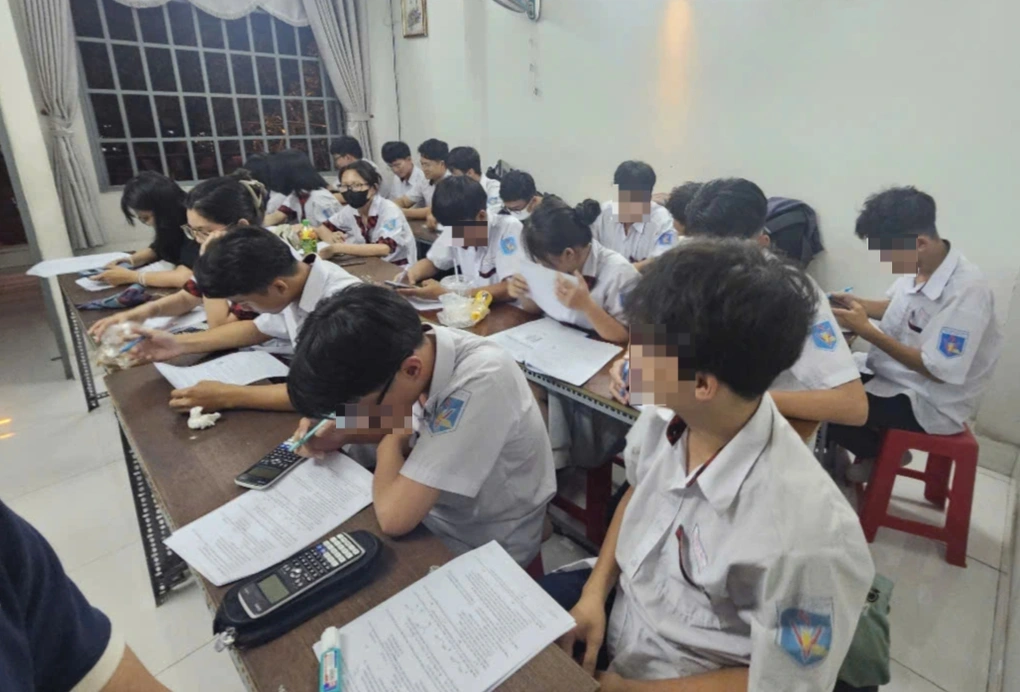 Ho Si Minh-város elnöke irányítja a plusz oktatásról és tanulásról szóló körlevél végrehajtását - 1 Chủ tịch TPHCM chỉ đạo về thực hiện thông tư dạy thêm, học thêm - 1