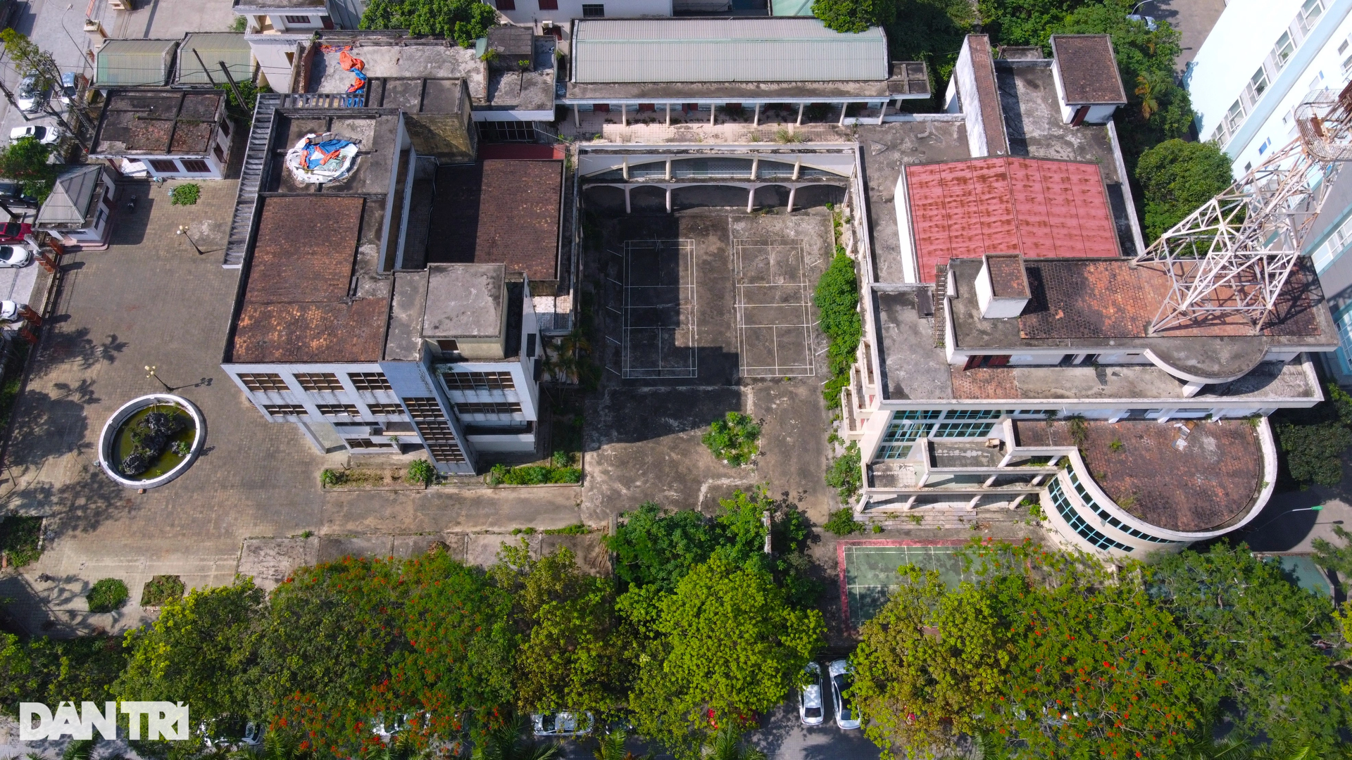 Hàng loạt trụ sở cũ bỏ hoang trên đại lộ đẹp nhất Thanh Hóa - 2 Hàng loạt trụ sở cũ bỏ hoang trên đại lộ đẹp nhất Thanh Hóa - 2