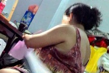 Gái bán dâm bị cột bằng nợ nần