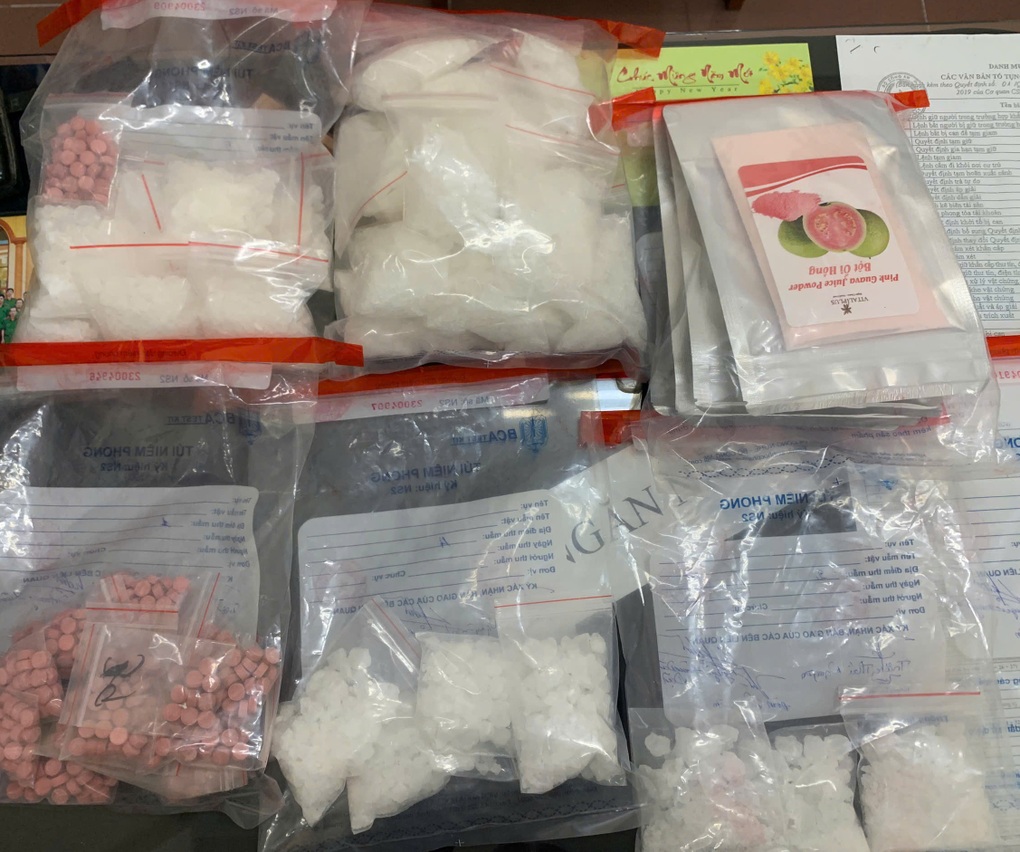 Nam thanh niên khai mua hơn 2kg ma túy qua mạng xã hội - 2 Nam thanh niên khai mua hơn 2kg ma túy qua mạng xã hội - 2