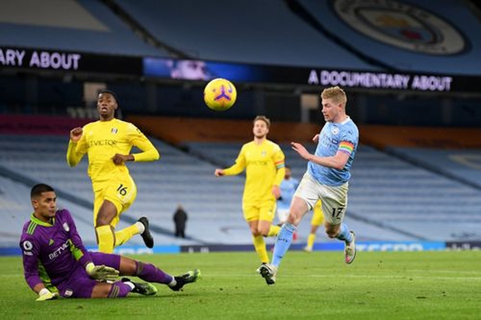 Man City 2-0 Fulham: Sterling - De Bruyne, kẻ tung người hứng - 1