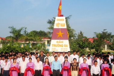Khánh thành mô hình cột mốc đảo Trường Sa trong trường học   