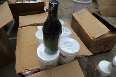 Bắt giữ nhiều mỹ phẩm không nhãn mác nhập lậu Trung Quốc