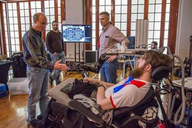 Thiết bị cấy ghép vào trong não để phục hồi cảm giác