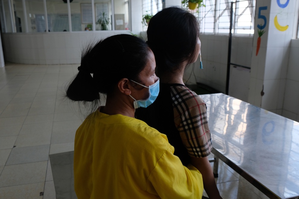 Rớt nước mắt cảnh nữ sinh viêm não và lời khẩn cầu của người mẹ nghèo - 6