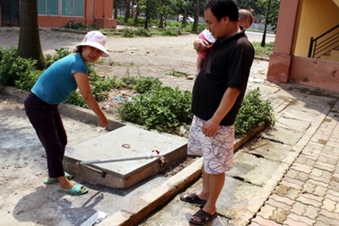 Nước chung cư bốc mùi vì nước ở ngoài “lạc” vào bể ngầm