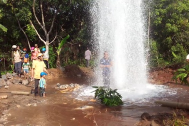 Giếng phun nước cao 20m: Không nên uống nước trực tiếp từ giếng