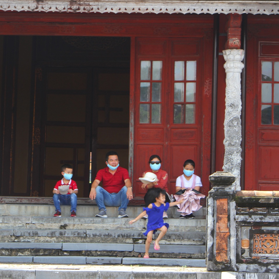 Rất nhiều người dân, du khách tham quan di tích Huế ngày 30/4 - 18 Rất nhiều người dân, du khách tham quan di tích Huế ngày 30/4 - 18