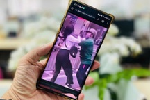 Người đàn ông và nữ tài xế taxi đánh nhau giữa đường ở TPHCM