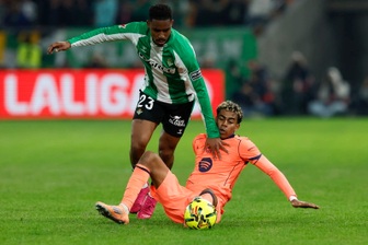 Lamine Yamal ghi bàn, Barcelona hạ Betis trong trận cầu 8 bàn thắng
