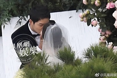 Hot: Song Hye Kyo và Song Joong Ki trao nhẫn trong hôn lễ thế kỷ