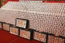 Choáng váng bức tường tiền thưởng Tết 2018 dày hàng mét, cao quá đầu người