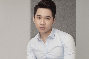 Từ cậu bé bán son đến “soái ca mỹ phẩm”