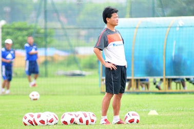 VFF chọn HLV Nguyễn Văn Sỹ dẫn dắt tuyển Việt Nam