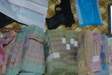 Cướp gần 700 triệu đồng bằng súng nhựa, mang tiền đi chuộc ô tô