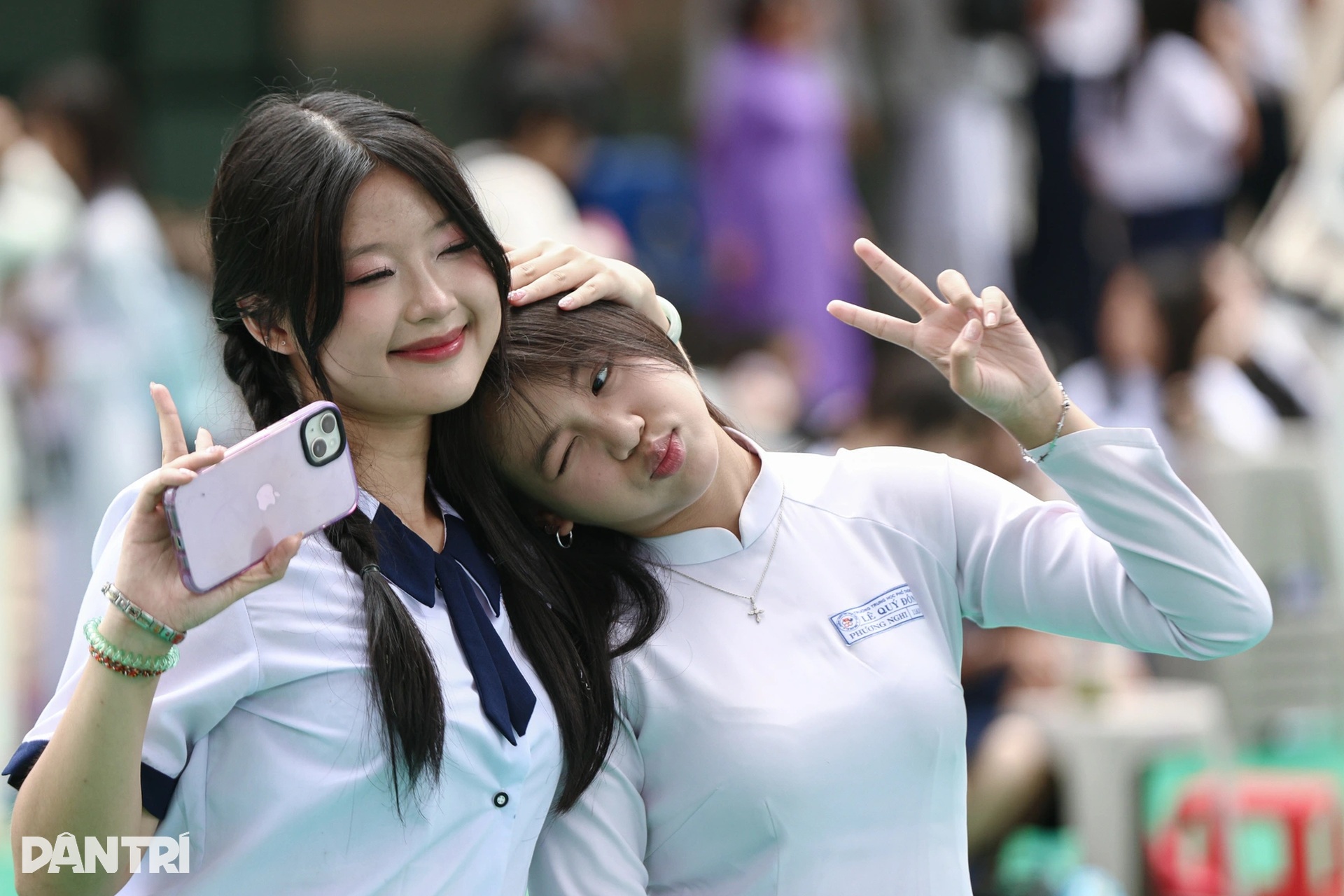 Nữ sinh Sài Thành thướt tha áo dài trắng trong ngày khai giảng - 4