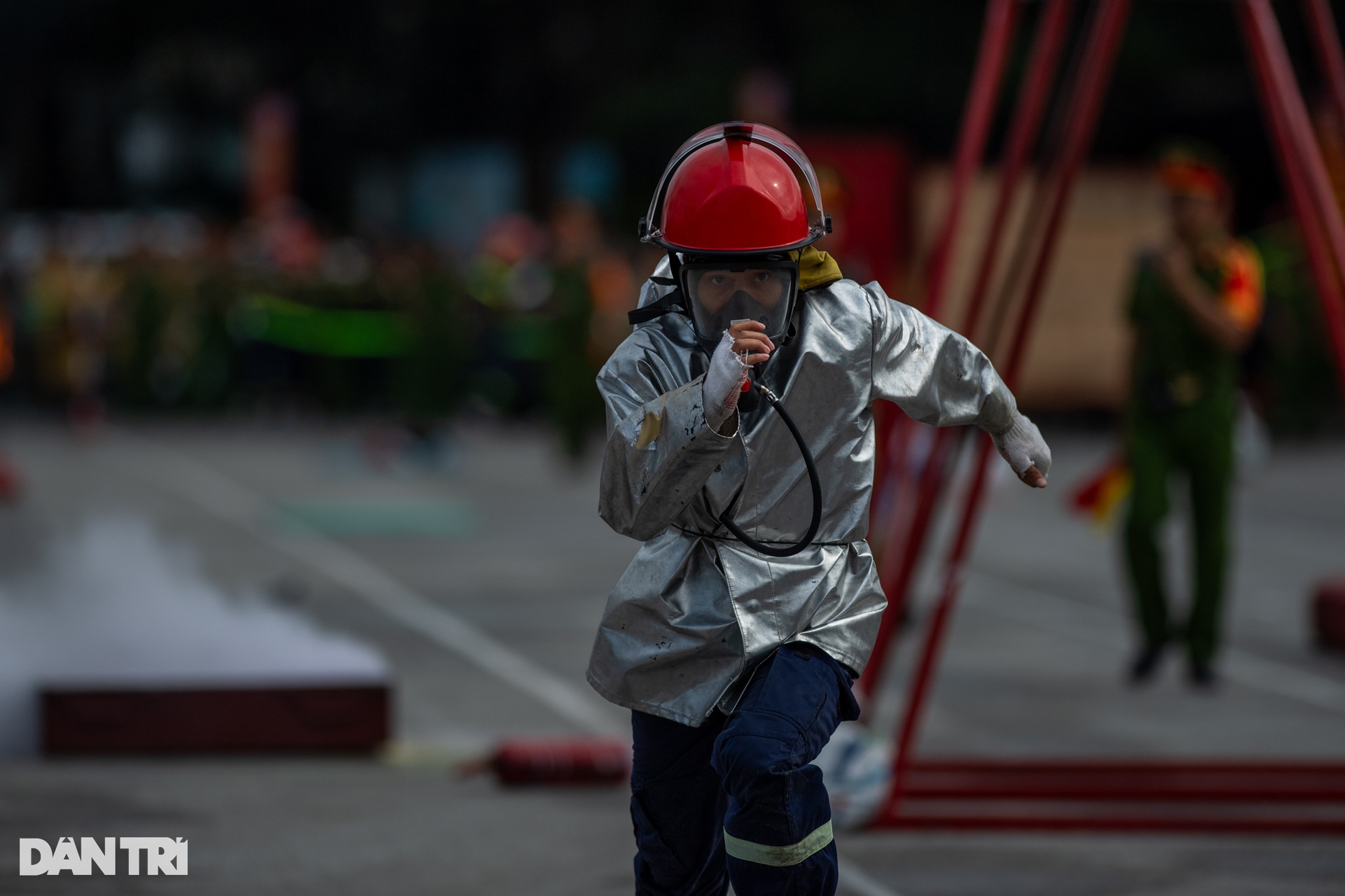 Hình ảnh ấn tượng các màn trình diễn tại hội thi phòng cháy chữa cháy - 6 Hình ảnh ấn tượng các màn trình diễn tại hội thi phòng cháy chữa cháy - 6