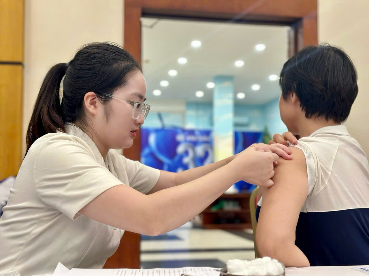 Thời tiết mưa nắng thất thường, cảnh giác nguy cơ mắc cúm - 2