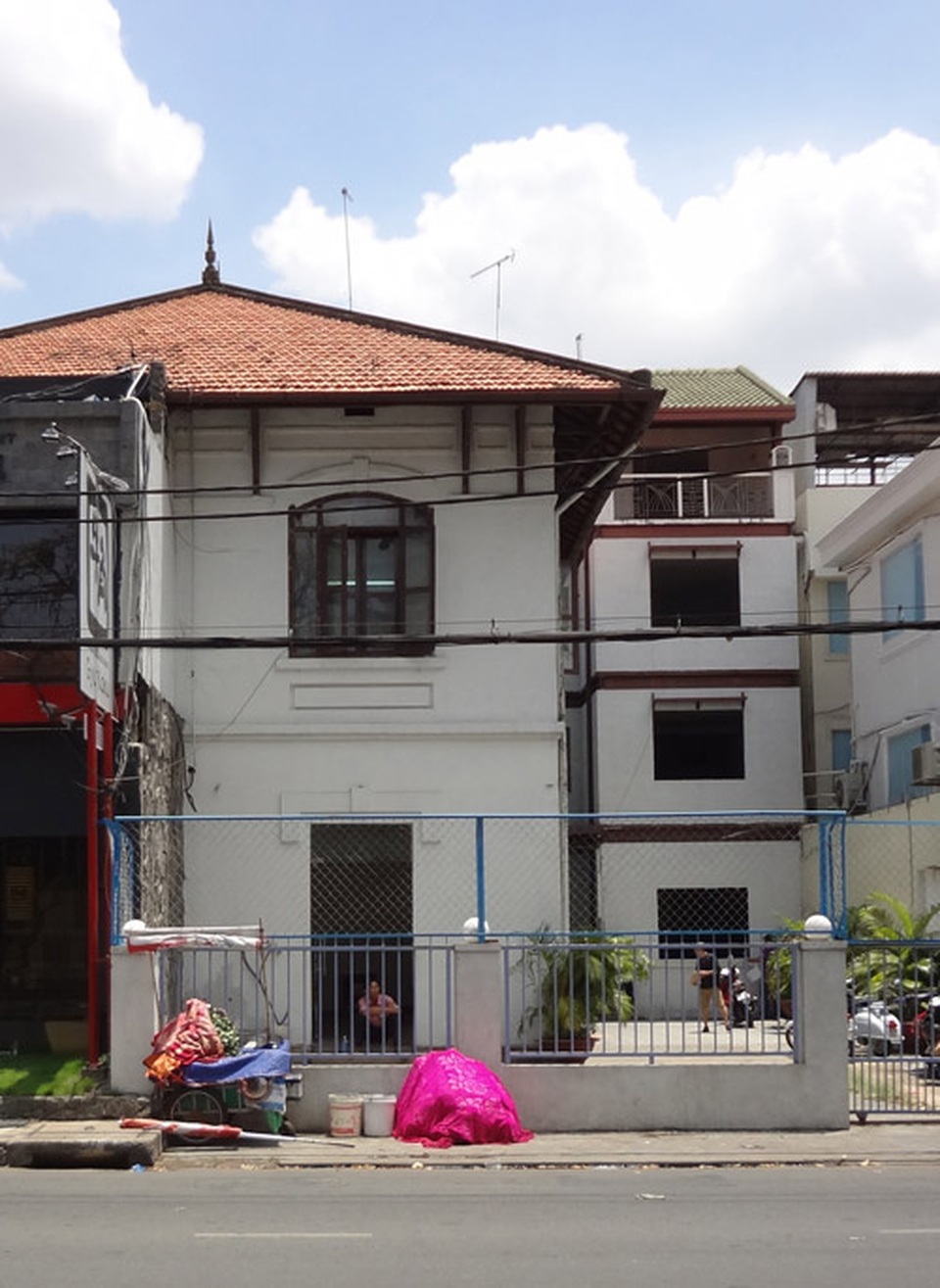 Giếng trời hình giọt nước khổng lồ trong căn biệt thự ở Sài Gòn - 1