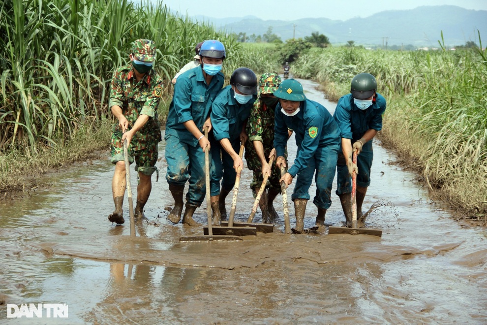 Lũ làm hư hỏng tất cả, người dân không còn thứ gì để ăn! - 1 Lũ làm hư hỏng tất cả, người dân không còn thứ gì để ăn! - 1
