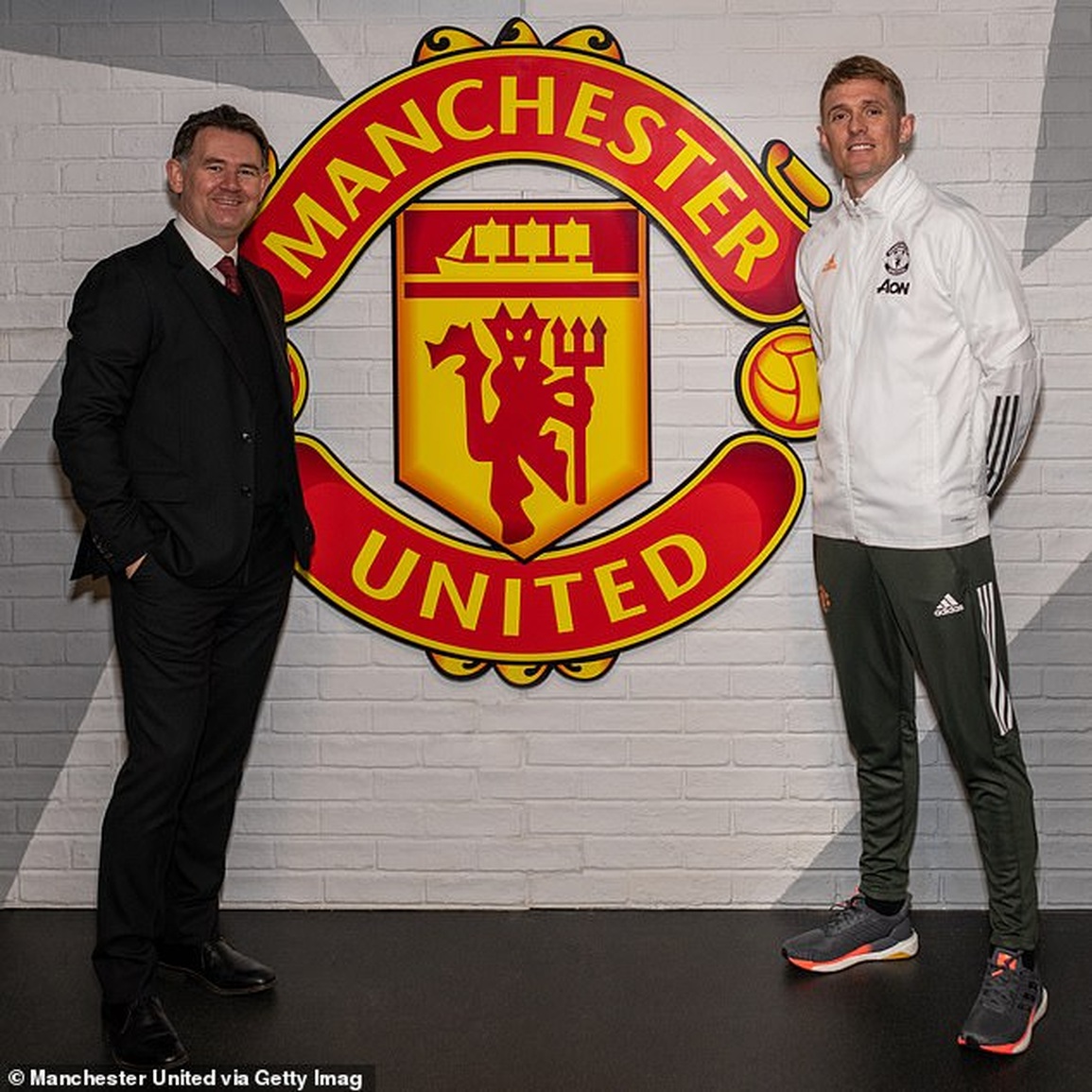 Hàng loạt sếp lớn liên tiếp rời khỏi Man Utd - 2