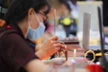 Giá vàng tăng vọt, chênh lệch hơn 9 triệu đồng/lượng