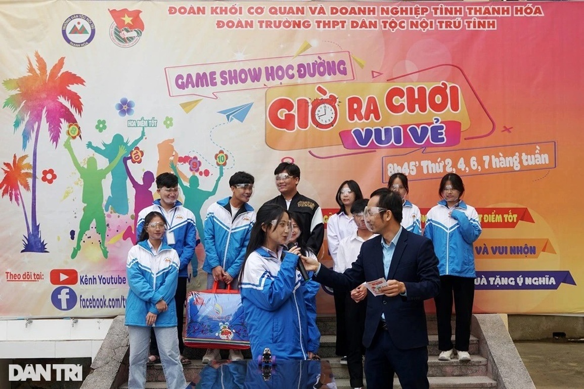 Thú vị game show học đường giờ ra chơi vui vẻ - 1 Thú vị game show học đường giờ ra chơi vui vẻ - 1