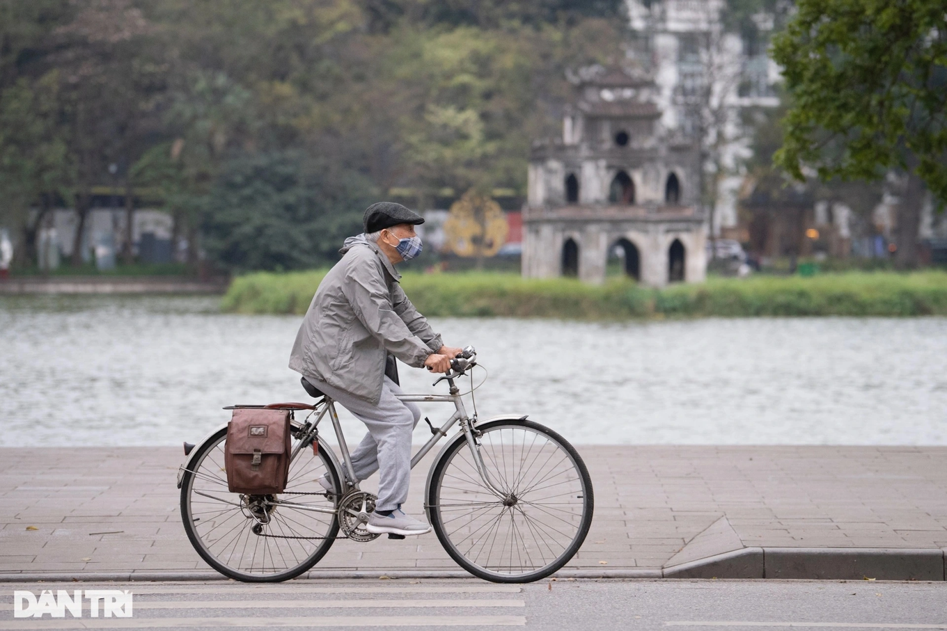 Hà Nội mưa vài nơi, trời lạnh về đêm và sáng sớm - 1