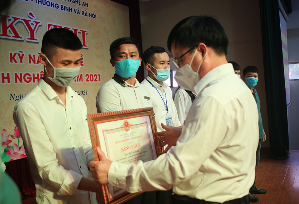 Trao 4 giải Nhất tại kỳ thi kỹ năng nghề tỉnh Nghệ An năm 2021 - 3 Trao 4 giải Nhất tại kỳ thi kỹ năng nghề tỉnh Nghệ An năm 2021 - 3
