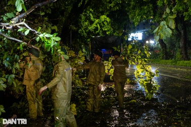 Bí thư Hà Nội: Bằng mọi biện pháp bảo đảm an toàn cho dân