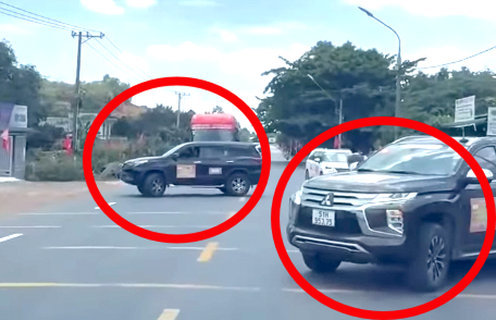 Công an vào cuộc vụ 2 ô tô chặn quốc lộ cho đoàn xe đi ra từ khu du lịch - 1 Công an vào cuộc vụ 2 ô tô chặn quốc lộ cho đoàn xe đi ra từ khu du lịch - 1