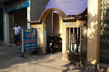 Ra lệnh bắt khẩn cấp 2 đối tượng đánh đập dã man nữ nhân viên tẩm quất 