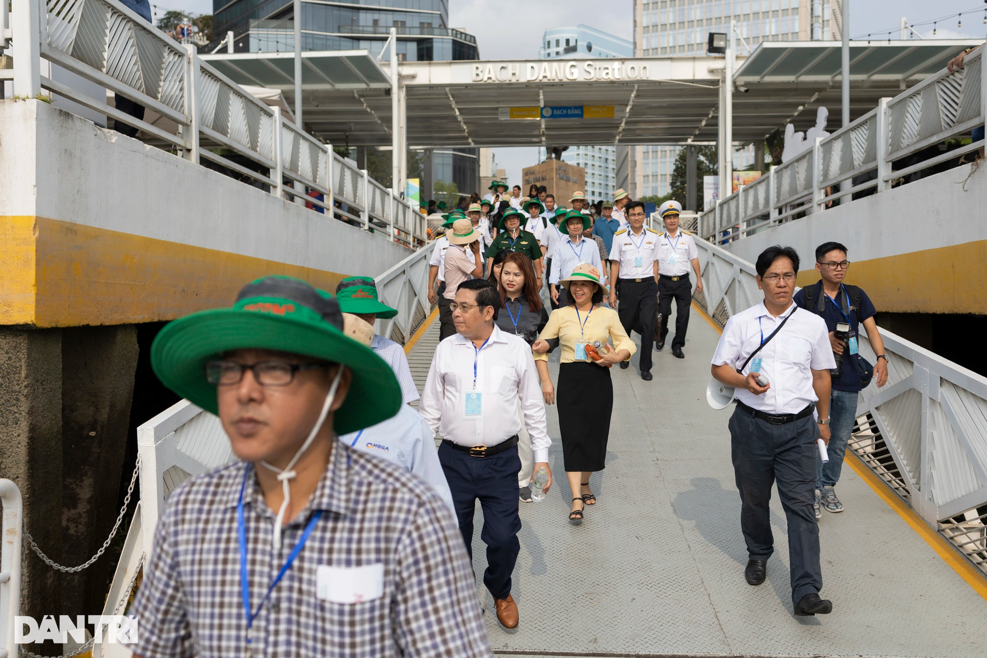 Hàng trăm nghìn cá, tôm, cua được thả xuống sông Sài Gòn - 4 Hàng trăm nghìn cá, tôm, cua được thả xuống sông Sài Gòn - 4
