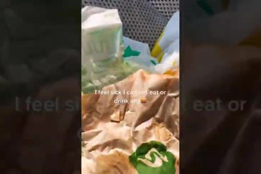 Cô gái hoảng hồn khi tìm thấy chiếc răng bên trong bánh mì vừa mua