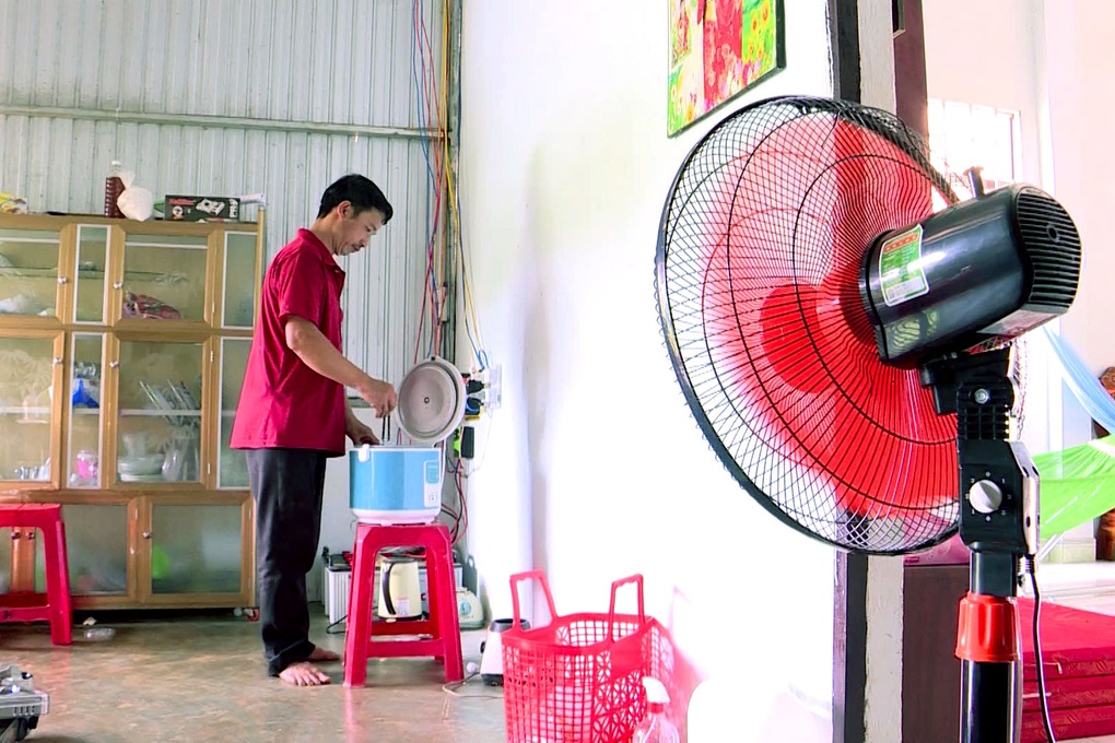 Điện lưới đã về thôn đèn dầu - 3