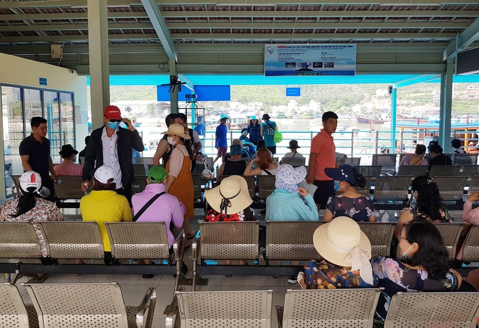 Bến tàu du lịch ở Nha Trang nhộn nhịp sau làn sóng Covid-19 lần 2 - 5 Bến tàu du lịch ở Nha Trang nhộn nhịp sau làn sóng Covid-19 lần 2 - 5