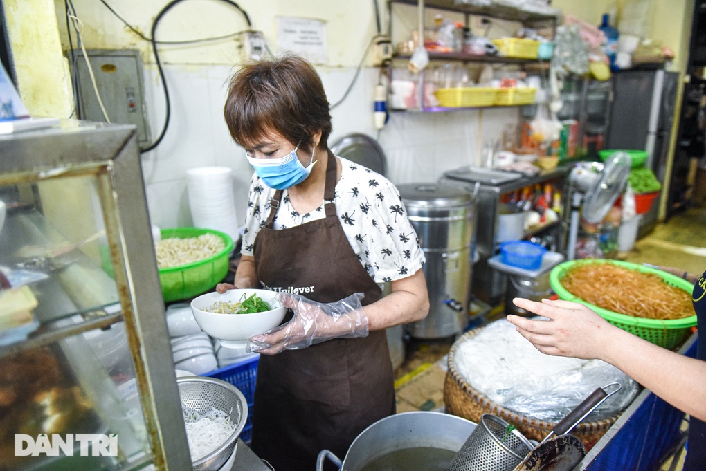 Quán bún cá Hà Nội ngày bán 400 bát, từng lên truyền hình Mỹ - 3 Quán bún cá Hà Nội ngày bán 400 bát, từng lên truyền hình Mỹ - 3