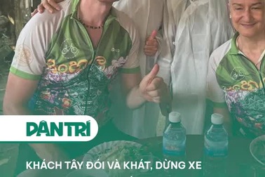 Khách Tây đói và khát, dừng xe ở đám tang tại Huế được gia chủ mời cơm chay