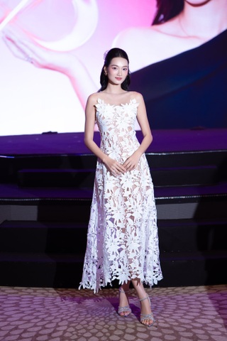 Nhan sắc dàn mỹ nữ đóng phim VTV về góc khuất showbiz gây chú ý - 8