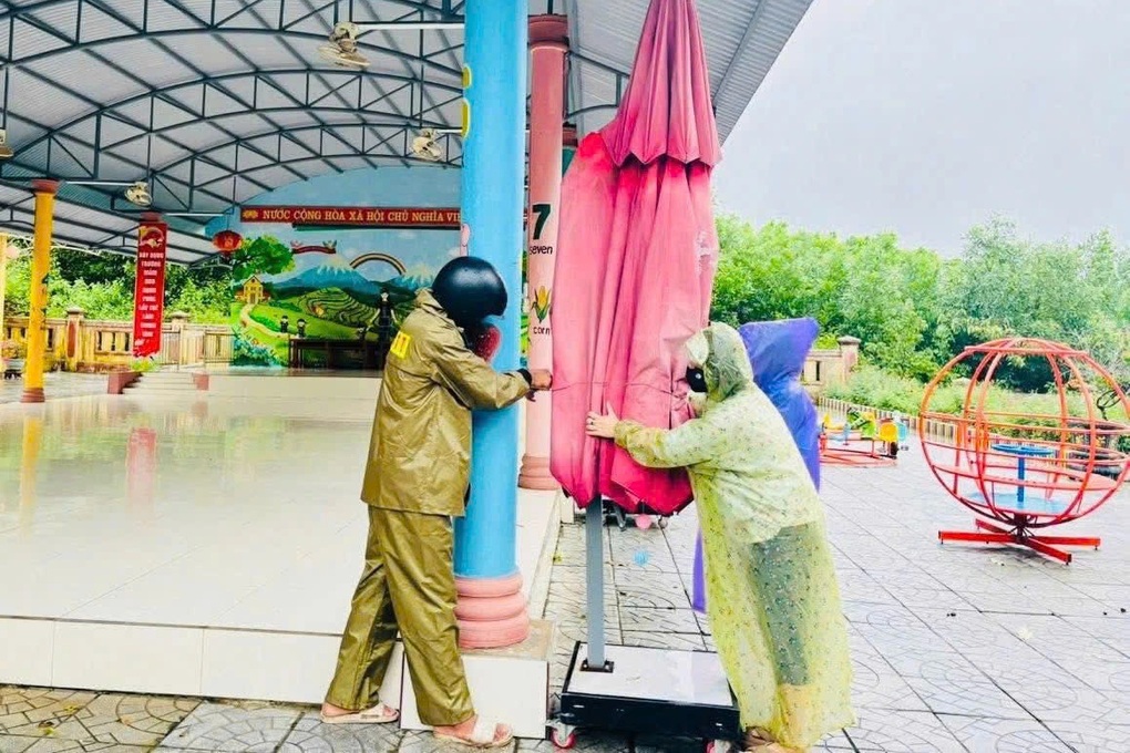 Mer än 1 miljon elever stannar hemma från skolan för att undvika stormen Bualoi - 3 Hơn 1 triệu học sinh nghỉ học tránh bão Bualoi - 3