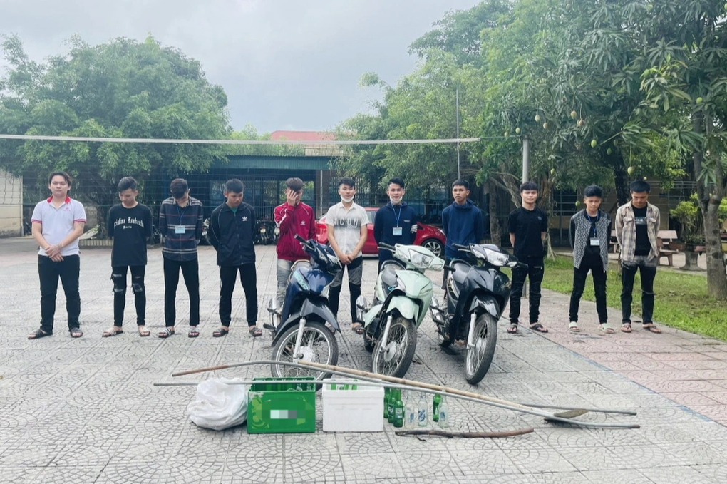 Nhóm thanh niên mang dao phóng lợn đi tìm đối thủ sau mâu thuẫn trên mạng - 1 Nhóm thanh niên mang dao phóng lợn đi tìm đối thủ sau mâu thuẫn trên mạng - 1