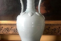 Chiếc bình cổ vứt xó nhà bất ngờ được bán với giá hơn 42 tỷ đồng