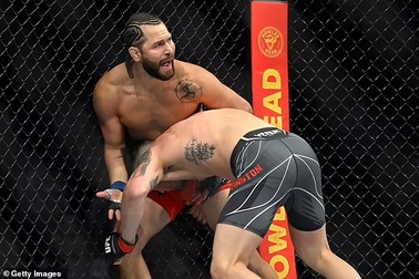 "Gã điên" McGregor bị tố là kẻ hèn nhát và sợ thua