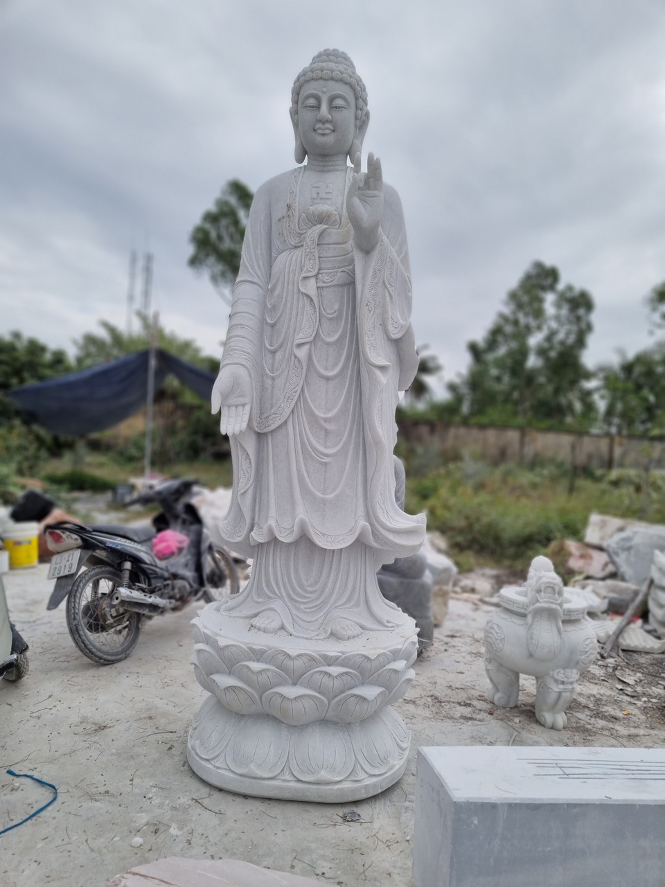 Nhọc nhằn nghề thổi hồn vào đá - 4 Nhọc nhằn nghề thổi hồn vào đá - 4